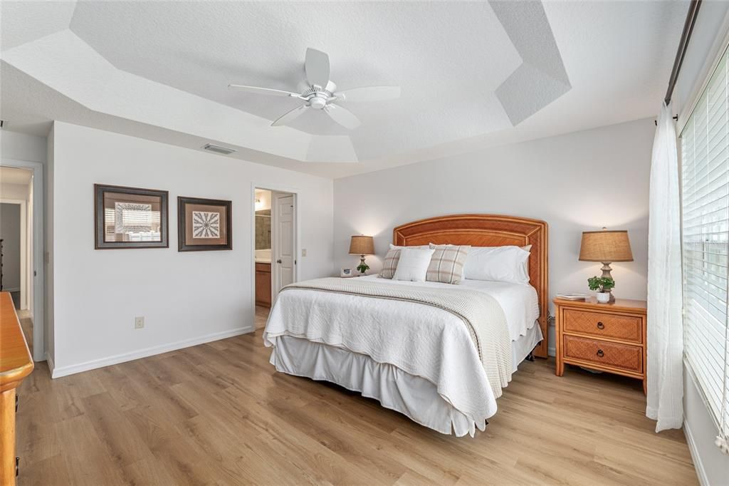 For Sale: $549,900 (3 beds, 2 baths, 1938 Square Feet)