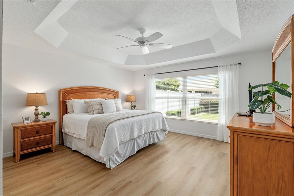 For Sale: $549,900 (3 beds, 2 baths, 1938 Square Feet)