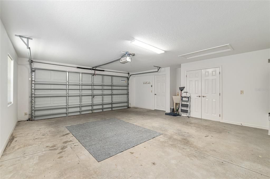 For Sale: $549,900 (3 beds, 2 baths, 1938 Square Feet)