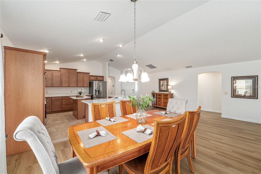 For Sale: $549,900 (3 beds, 2 baths, 1938 Square Feet)