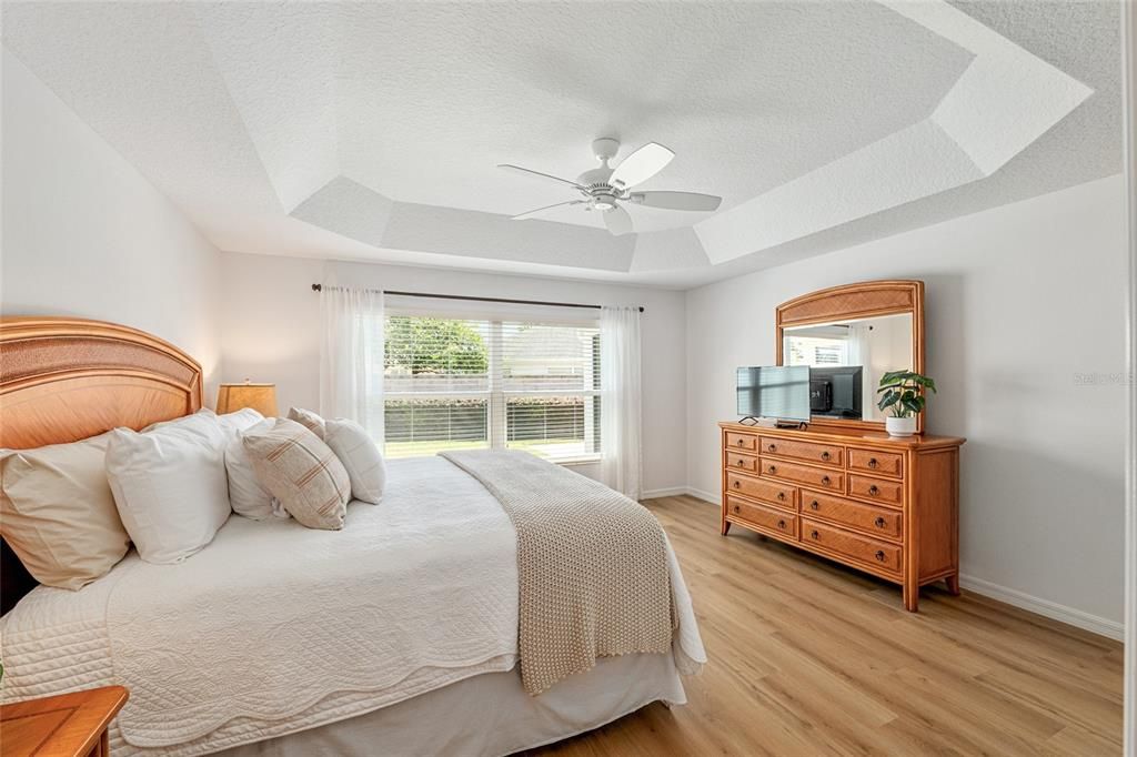 For Sale: $549,900 (3 beds, 2 baths, 1938 Square Feet)