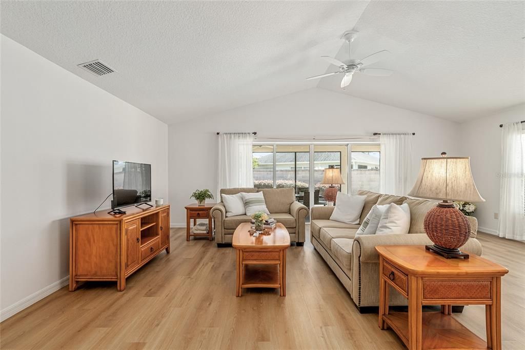 For Sale: $549,900 (3 beds, 2 baths, 1938 Square Feet)