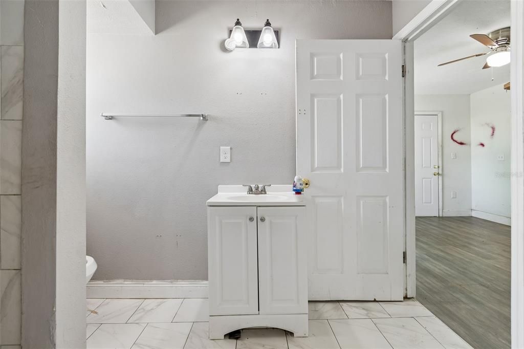 Activo con contrato: $219,900 (3 camas, 2 baños, 1388 Pies cuadrados)