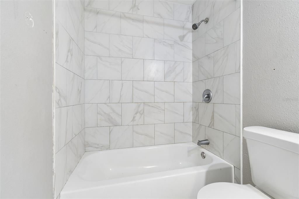 Activo con contrato: $219,900 (3 camas, 2 baños, 1388 Pies cuadrados)