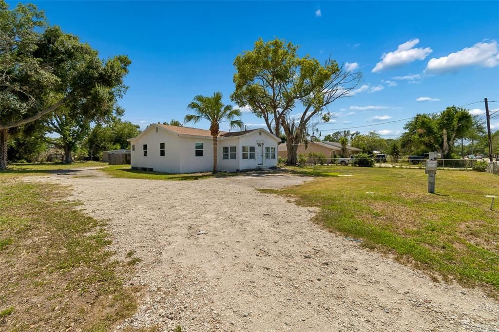 Activo con contrato: $219,900 (3 camas, 2 baños, 1388 Pies cuadrados)