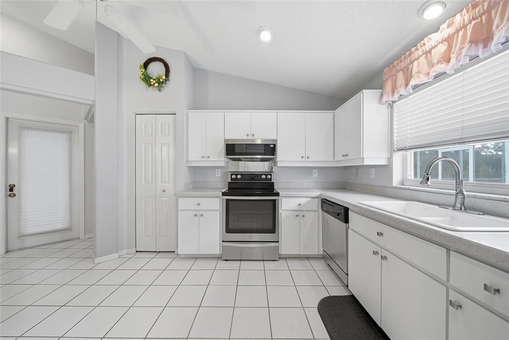 En Venta: $339,000 (3 camas, 2 baños, 1469 Pies cuadrados)