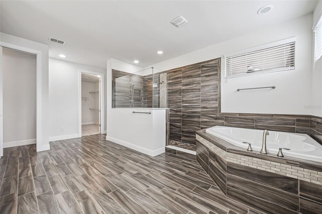 For Sale: $1,435,000 (5 beds, 5 baths, 5437 Square Feet)