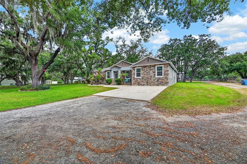 Activo con contrato: $699,900 (4 camas, 2 baños, 2118 Pies cuadrados)
