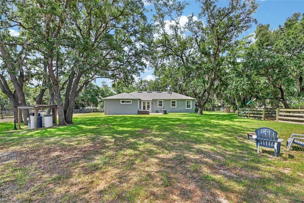 Activo con contrato: $699,900 (4 camas, 2 baños, 2118 Pies cuadrados)