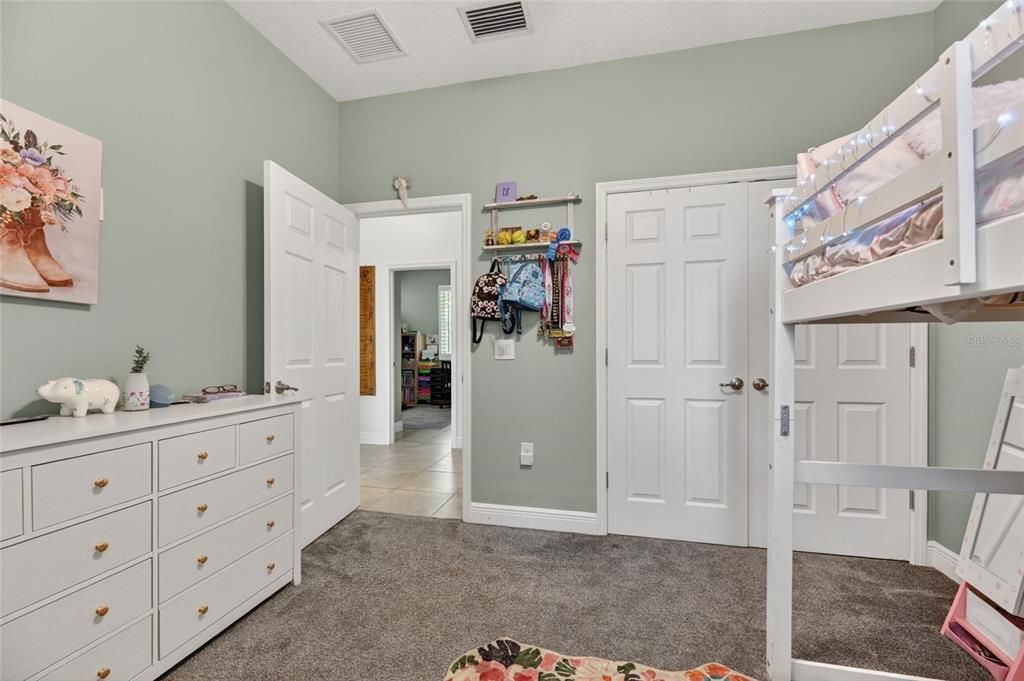 Activo con contrato: $699,900 (4 camas, 2 baños, 2118 Pies cuadrados)