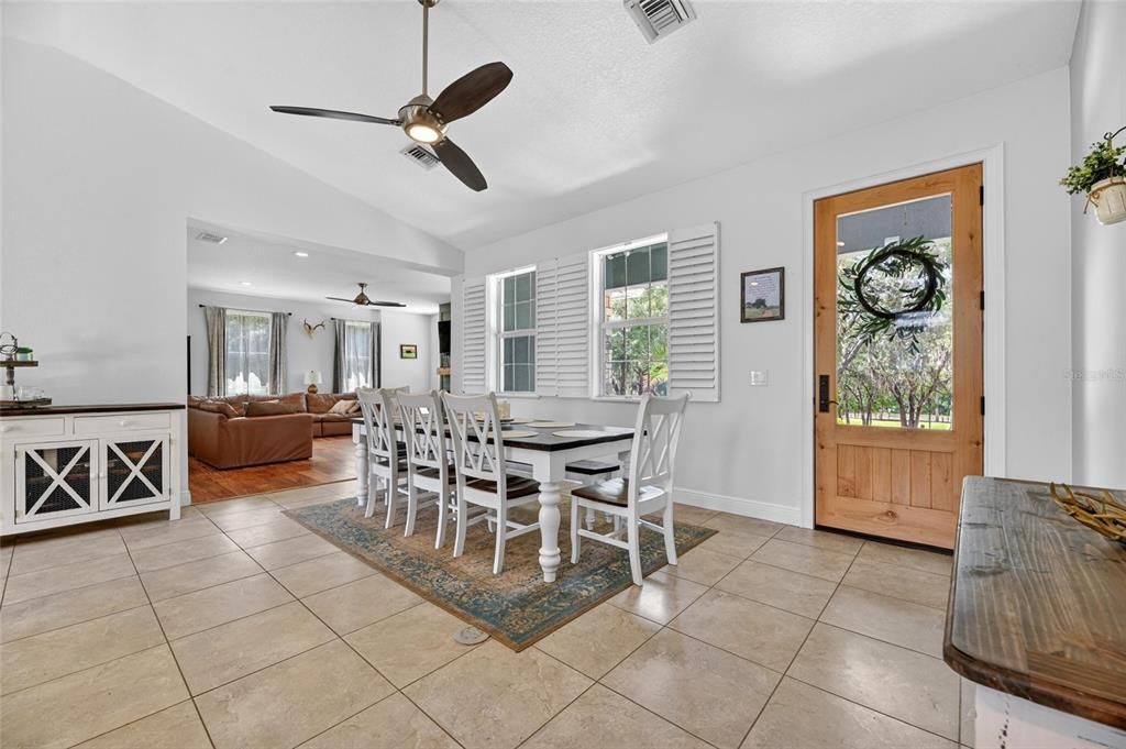 Activo con contrato: $699,900 (4 camas, 2 baños, 2118 Pies cuadrados)