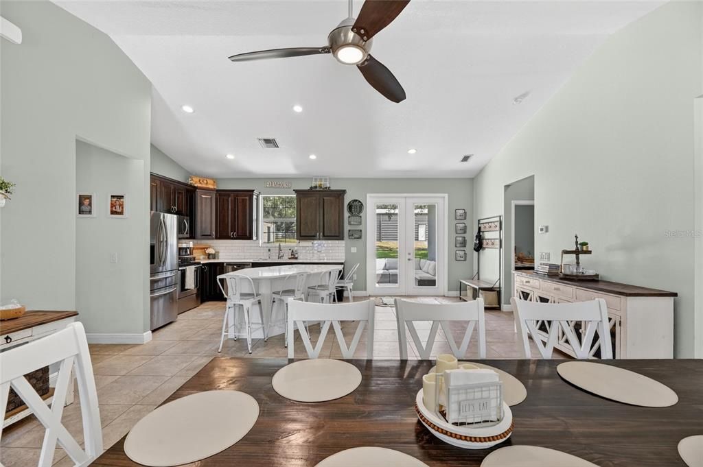 Activo con contrato: $699,900 (4 camas, 2 baños, 2118 Pies cuadrados)