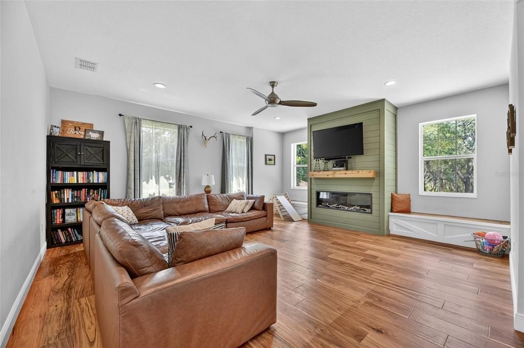 Activo con contrato: $699,900 (4 camas, 2 baños, 2118 Pies cuadrados)