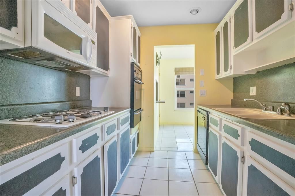 На продажу: $159,990 (2 спален, 2 ванн, 1120 Квадратных фут)