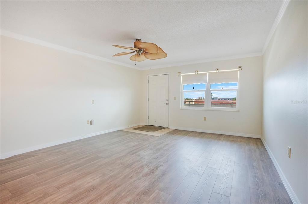 На продажу: $159,990 (2 спален, 2 ванн, 1120 Квадратных фут)