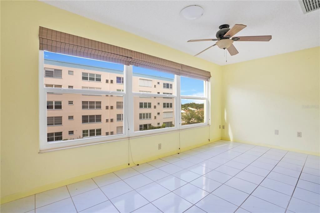 На продажу: $159,990 (2 спален, 2 ванн, 1120 Квадратных фут)