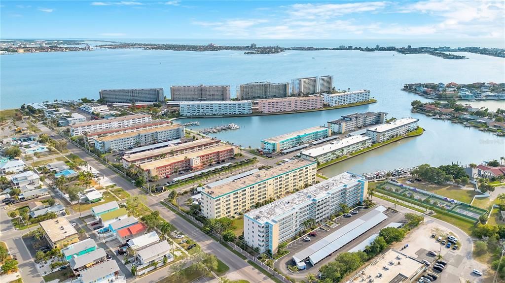 На продажу: $159,990 (2 спален, 2 ванн, 1120 Квадратных фут)