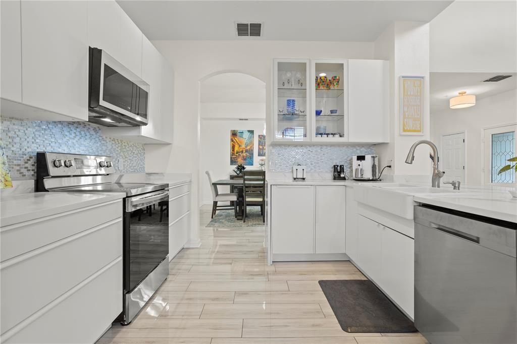 Activo con contrato: $435,000 (3 camas, 3 baños, 2176 Pies cuadrados)