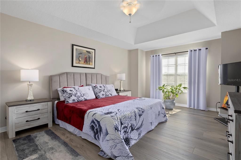 Activo con contrato: $435,000 (3 camas, 3 baños, 2176 Pies cuadrados)