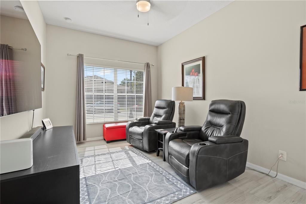 Activo con contrato: $435,000 (3 camas, 3 baños, 2176 Pies cuadrados)