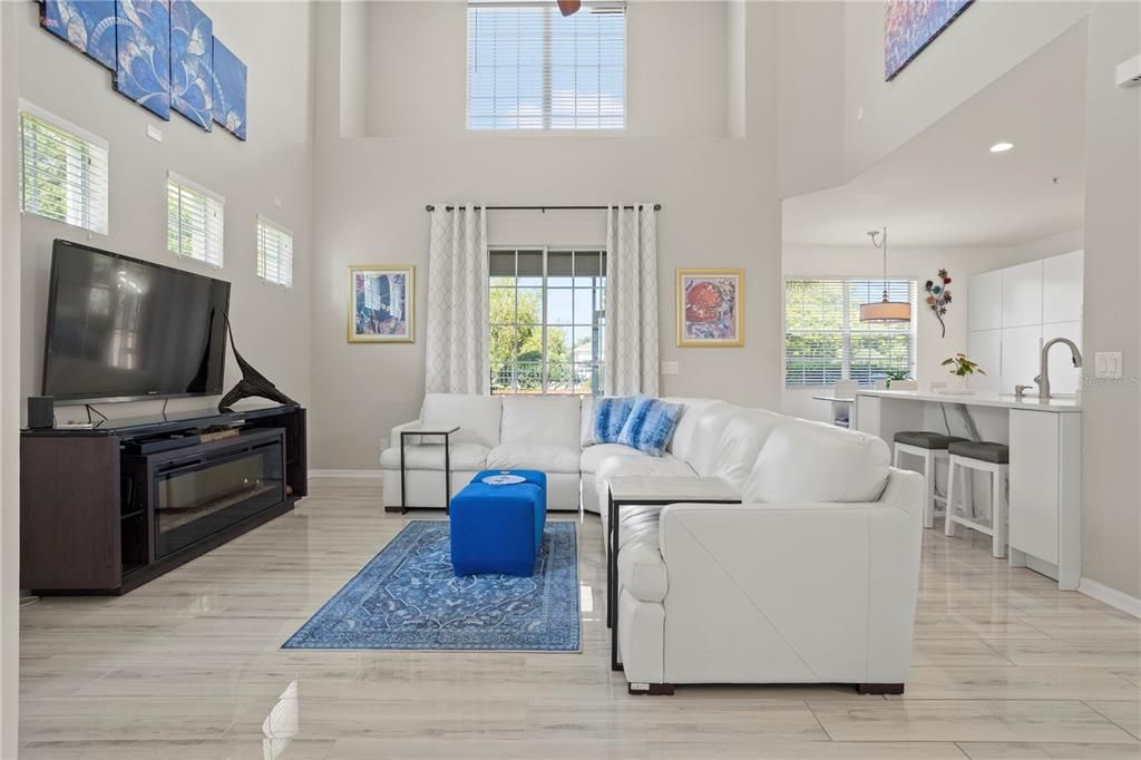 Activo con contrato: $435,000 (3 camas, 3 baños, 2176 Pies cuadrados)