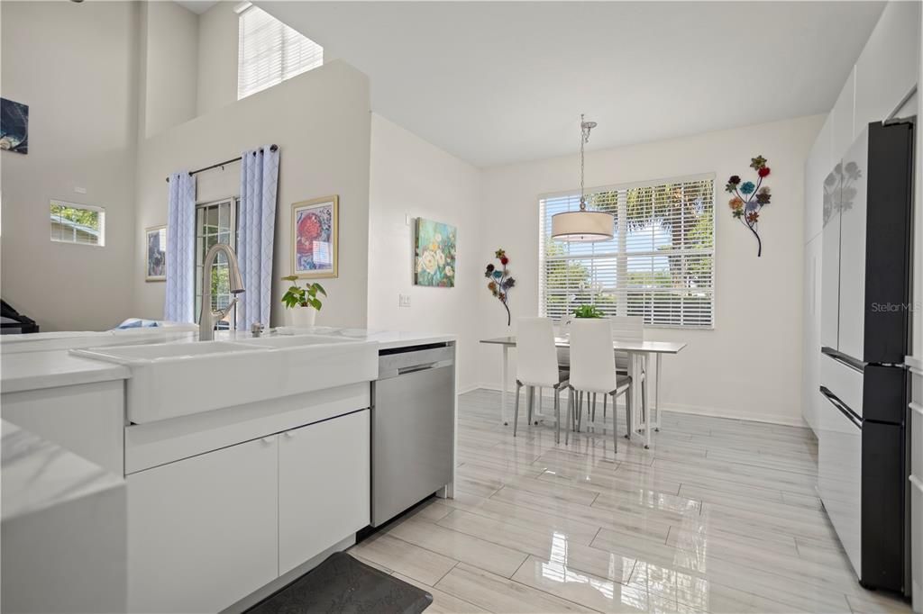 Activo con contrato: $435,000 (3 camas, 3 baños, 2176 Pies cuadrados)