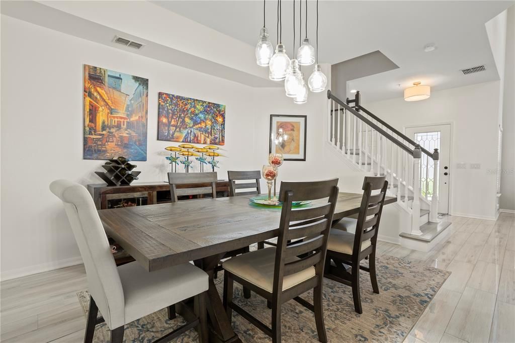 Activo con contrato: $435,000 (3 camas, 3 baños, 2176 Pies cuadrados)