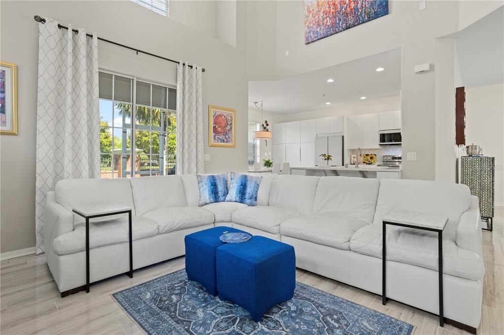 Activo con contrato: $435,000 (3 camas, 3 baños, 2176 Pies cuadrados)