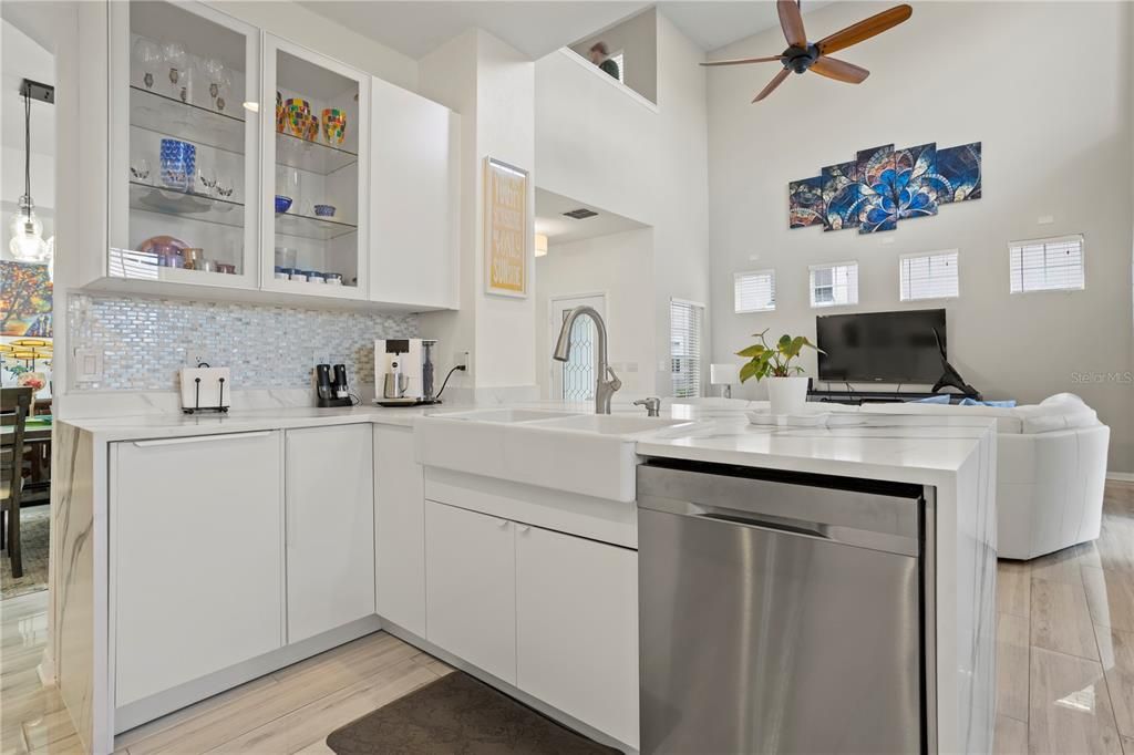 Activo con contrato: $435,000 (3 camas, 3 baños, 2176 Pies cuadrados)