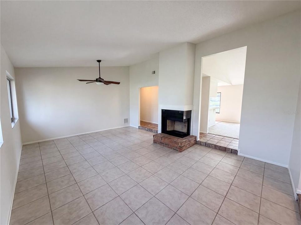 En Venta: $385,000 (3 camas, 2 baños, 1716 Pies cuadrados)