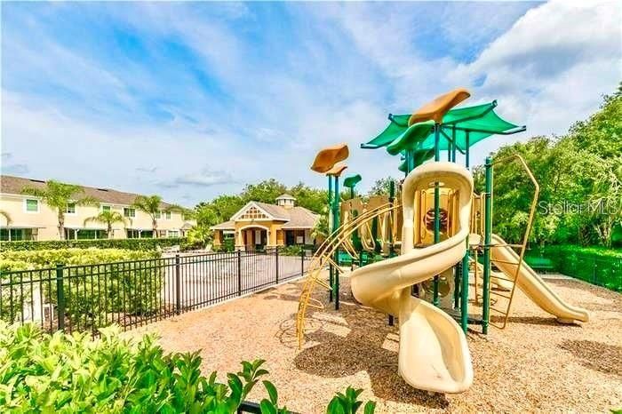 Activo con contrato: $340,000 (4 camas, 3 baños, 1752 Pies cuadrados)