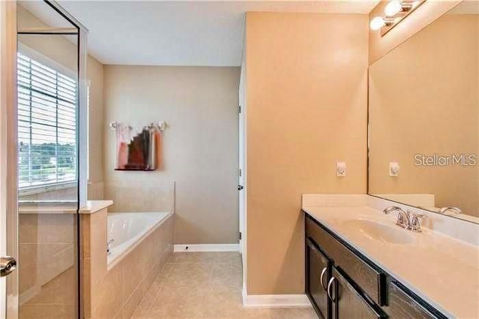 Activo con contrato: $340,000 (4 camas, 3 baños, 1752 Pies cuadrados)