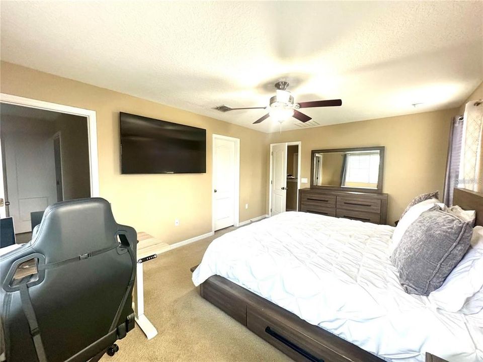 Activo con contrato: $340,000 (4 camas, 3 baños, 1752 Pies cuadrados)