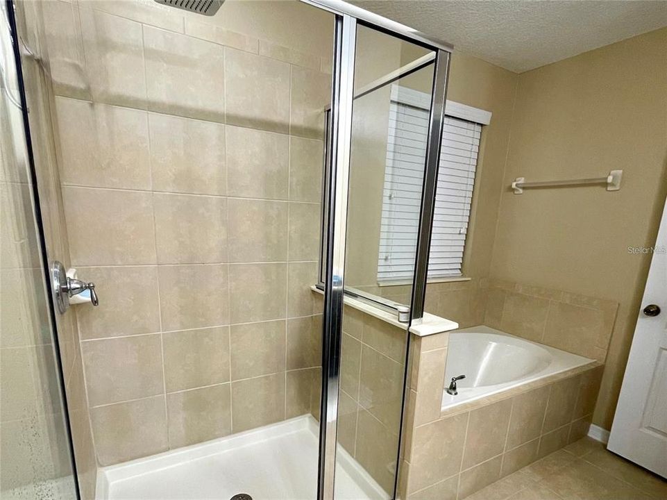 Activo con contrato: $340,000 (4 camas, 3 baños, 1752 Pies cuadrados)