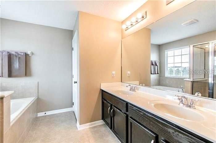 Activo con contrato: $340,000 (4 camas, 3 baños, 1752 Pies cuadrados)