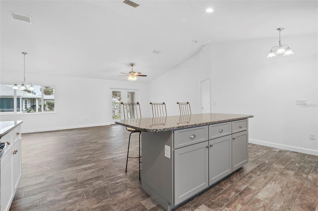 For Sale: $341,300 (3 beds, 2 baths, 1502 Square Feet)