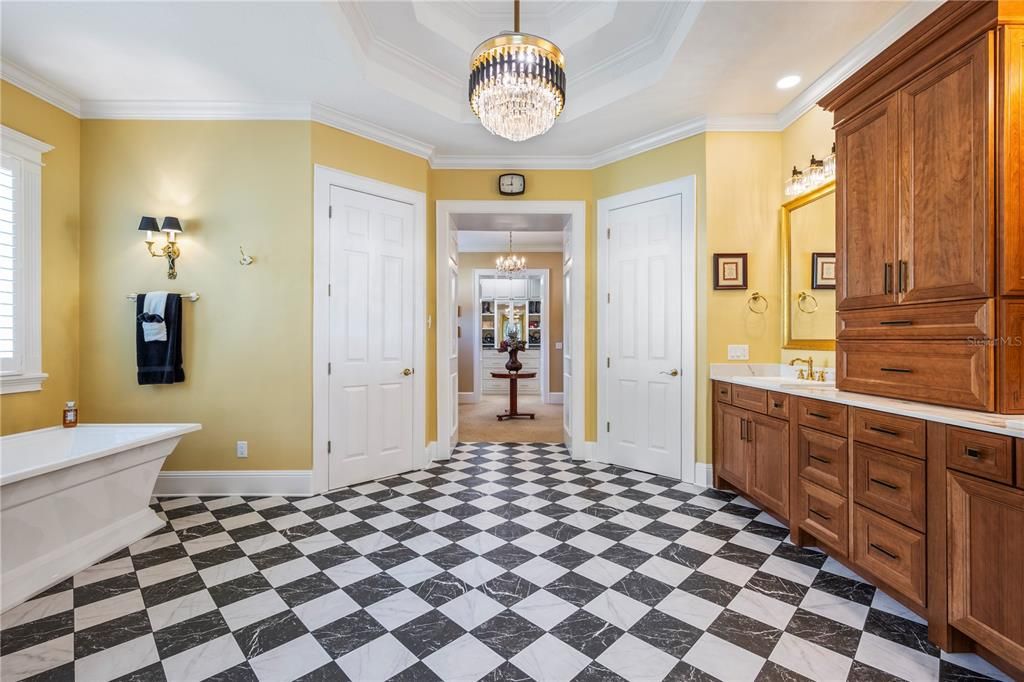 For Sale: $1,999,000 (4 beds, 4 baths, 5780 Square Feet)