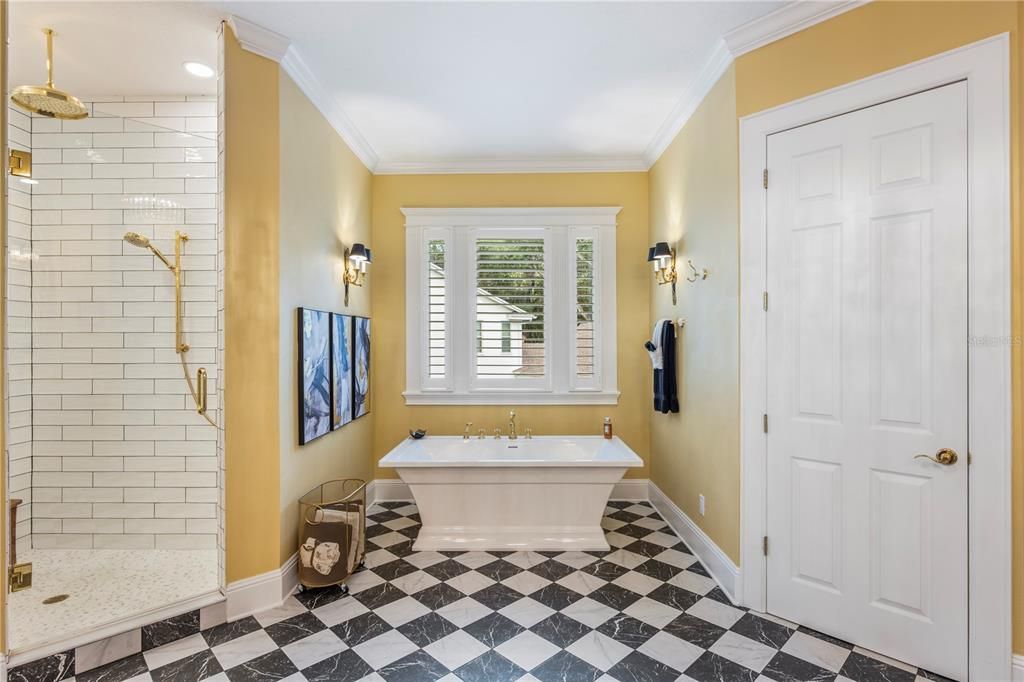 For Sale: $1,999,000 (4 beds, 4 baths, 5780 Square Feet)