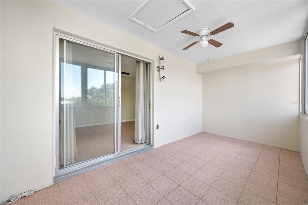 В аренду: $1,325 (1 спален, 1 ванн, 650 Квадратных фут)