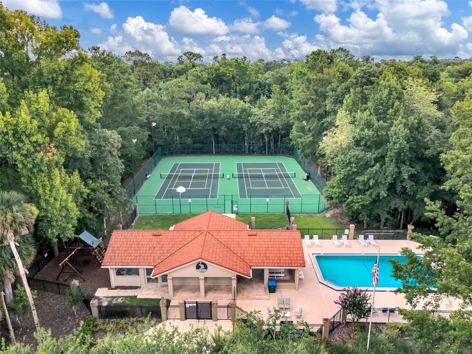 На продажу: $925,000 (5 спален, 3 ванн, 2702 Квадратных фут)