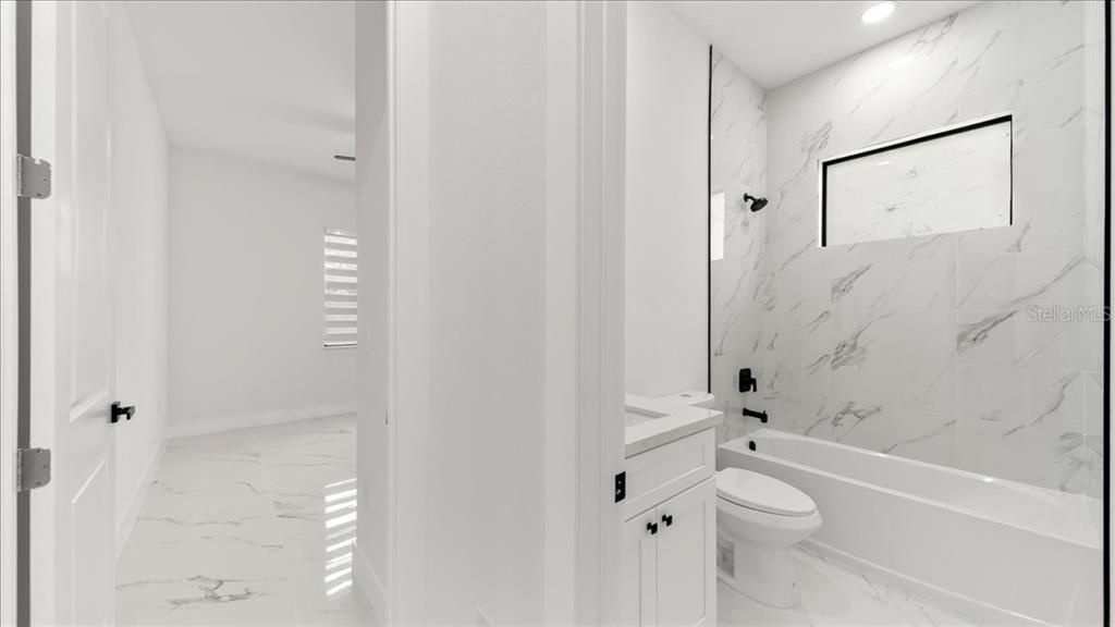 En Venta: $329,999 (4 camas, 2 baños, 1842 Pies cuadrados)