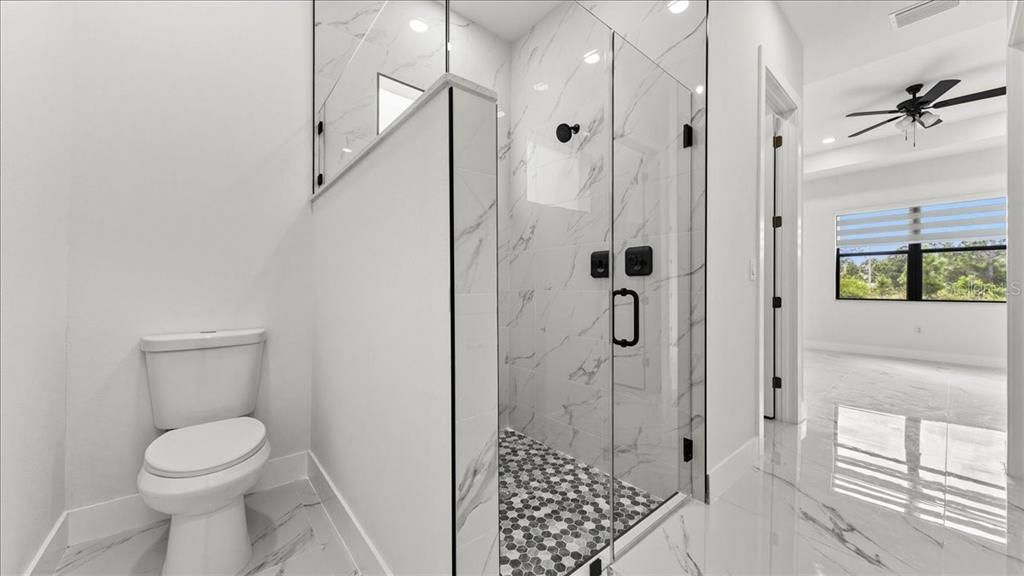 En Venta: $329,999 (4 camas, 2 baños, 1842 Pies cuadrados)
