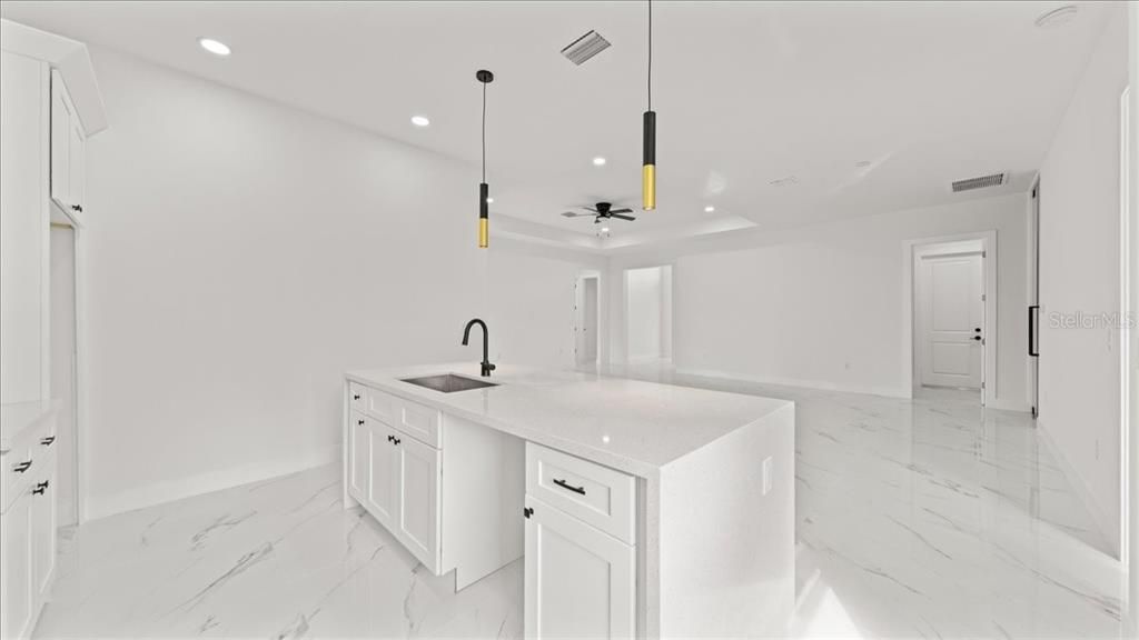 En Venta: $329,999 (4 camas, 2 baños, 1842 Pies cuadrados)