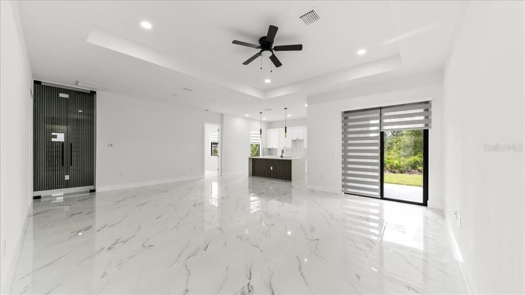 En Venta: $329,999 (4 camas, 2 baños, 1842 Pies cuadrados)