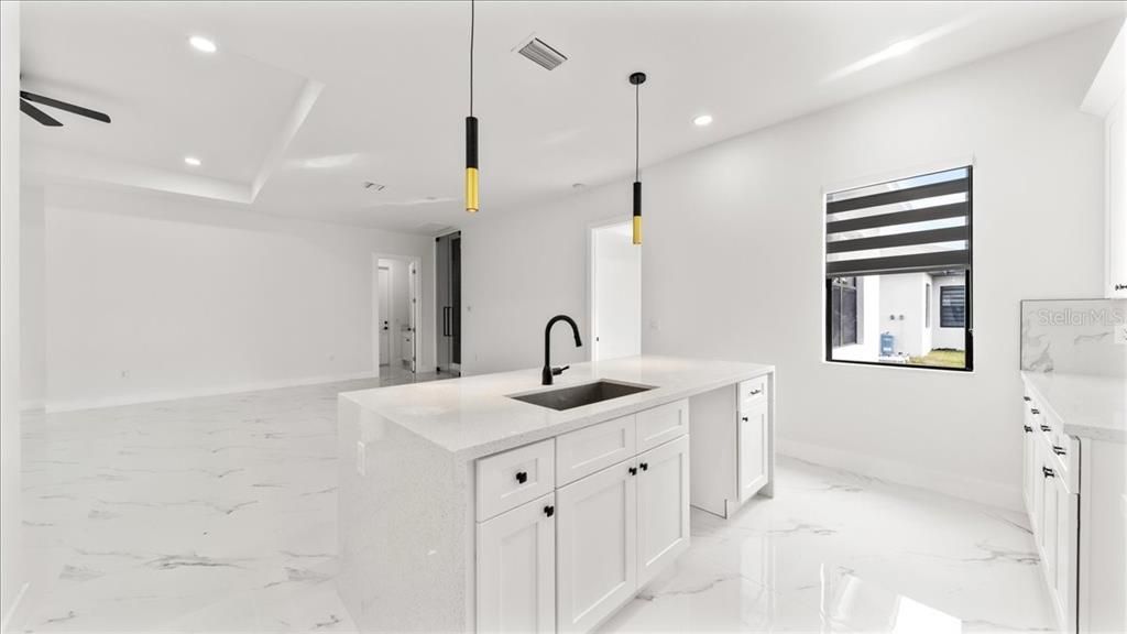 En Venta: $329,999 (4 camas, 2 baños, 1842 Pies cuadrados)