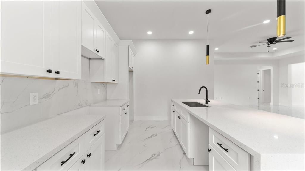 En Venta: $329,999 (4 camas, 2 baños, 1842 Pies cuadrados)