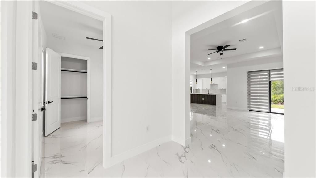 En Venta: $329,999 (4 camas, 2 baños, 1842 Pies cuadrados)