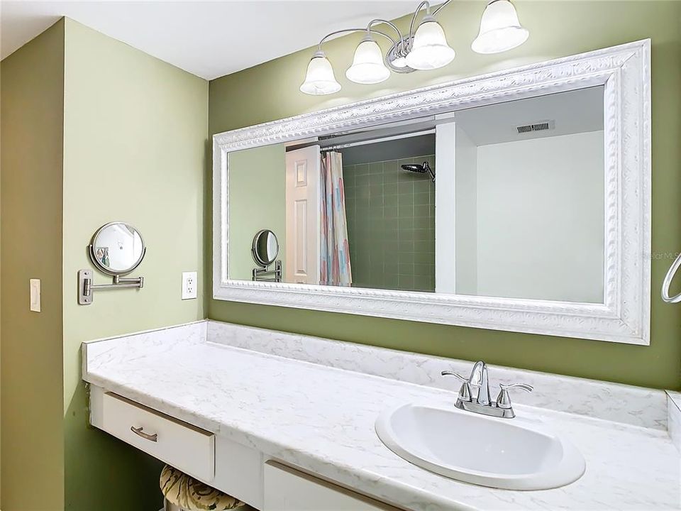 For Rent: $2,750 (2 beds, 2 baths, 1230 Square Feet)