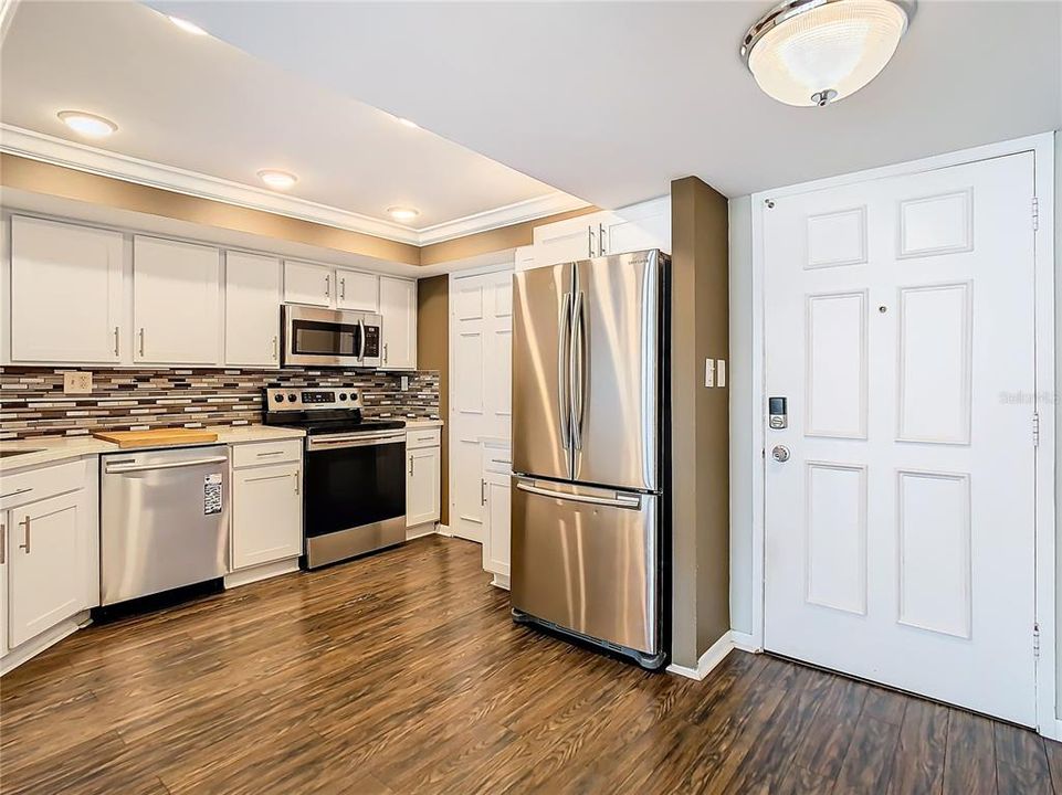 For Rent: $2,750 (2 beds, 2 baths, 1230 Square Feet)