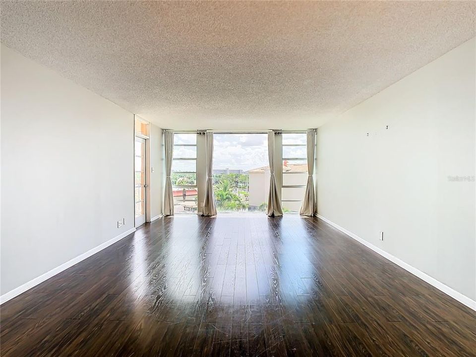 For Rent: $2,750 (2 beds, 2 baths, 1230 Square Feet)